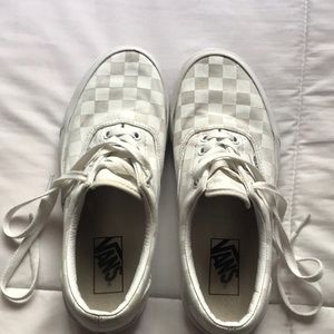 Women’s Vans Size 7 White Checkerboard Pattern